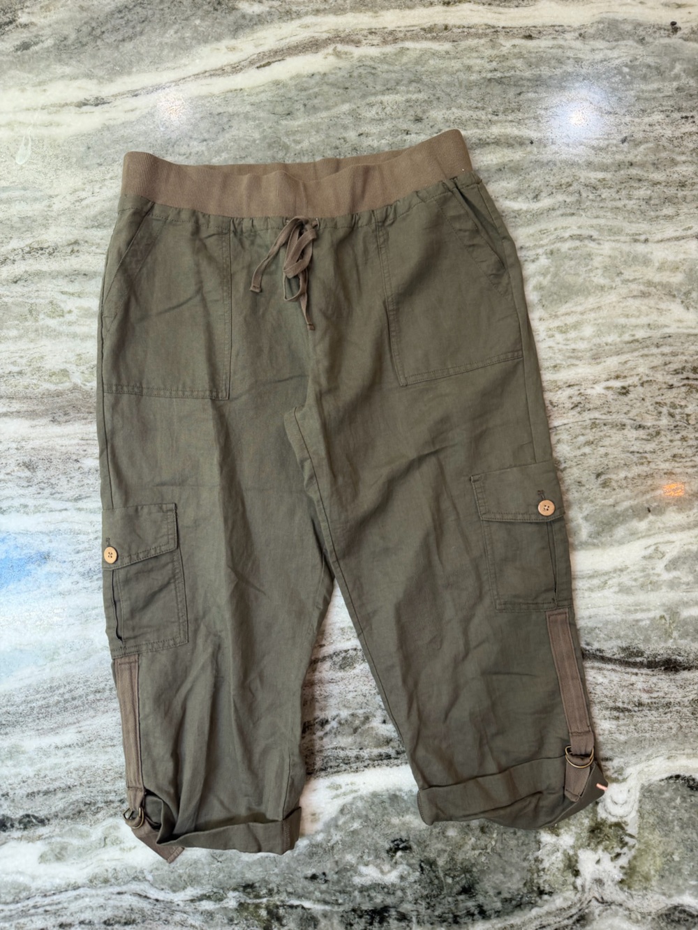 Lucy Olive Green Cargo Capri with Drawstring Waist Size Medium